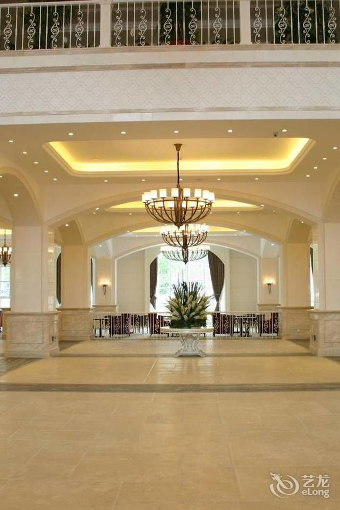 Blue Sky Hotel Яньтай Экстерьер фото
